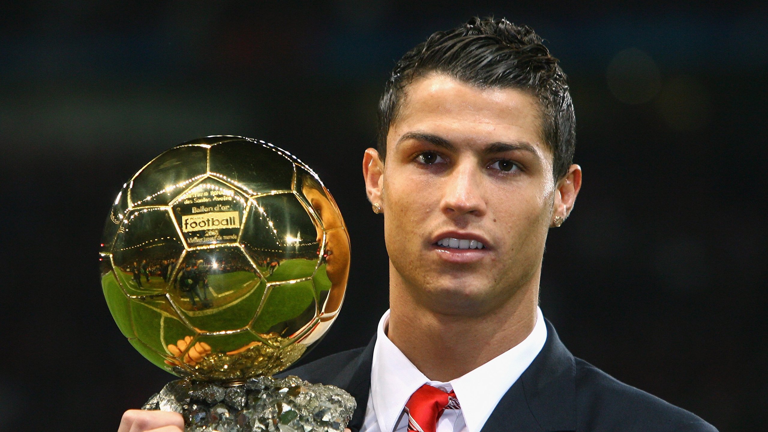 C罗回归曼联的背后:滕哈赫如何破解更衣室密码?