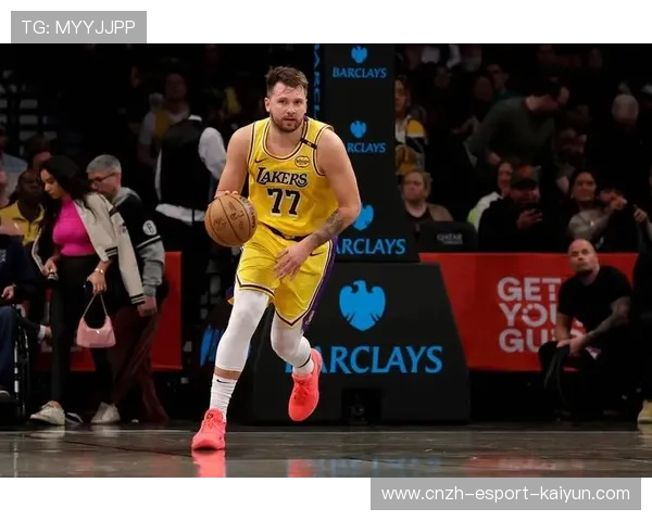 东契奇借掩护远投命中，独行侠保持上风